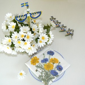 Schwedisches Kaffeekränzchen-Set zum Mittsommerfest