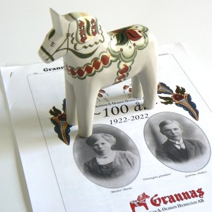 Dalapferd 13 cm „100 Jahre Grannas“ offwhite