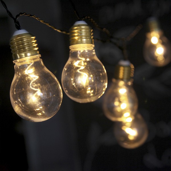 LED-Lichterkette mit echt wirkenden "Glühbirnen"; Batteriebetrieb mit Timer