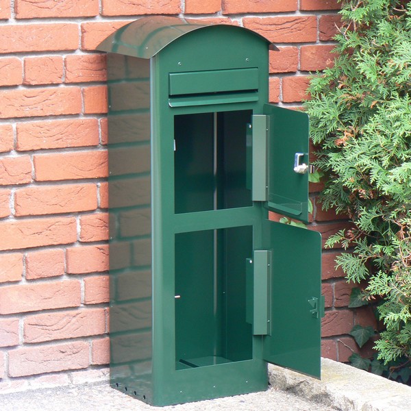 Grüner Großraumbriefkasten Safepost 80 mit Paketfach geöffnet